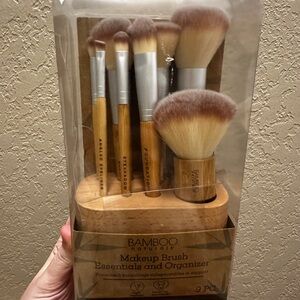 BAMBOO Naturals Brush Essentials with Holder